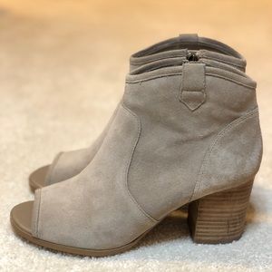 Women’s size 7.5, Crown Vintage Open Toe Western Bootie